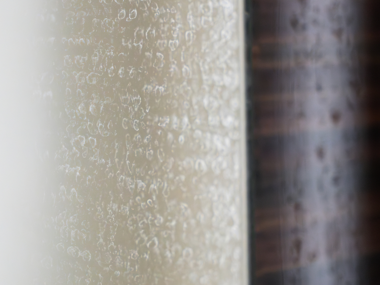 水垢や鱗汚れがついた鏡の画像