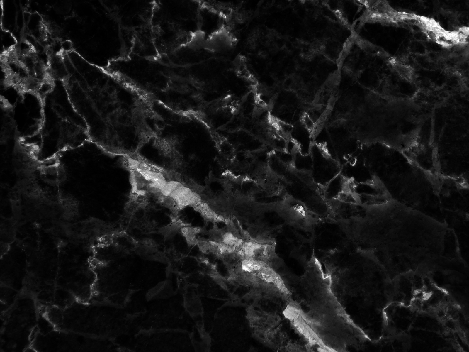 黒を諦めたくない人へ_パターン調の壁イメージ